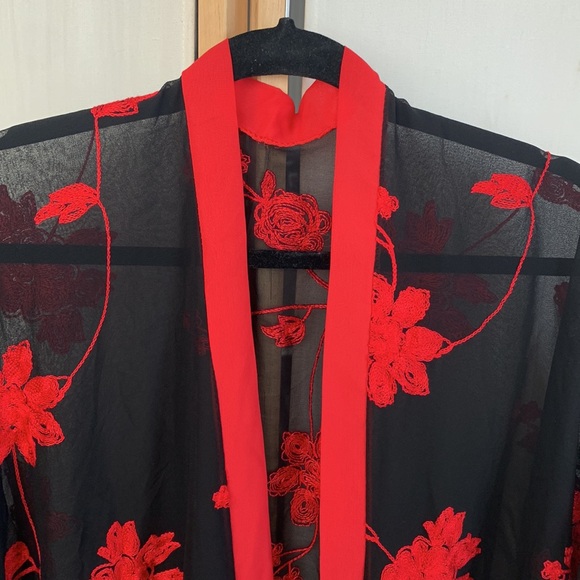 Sexy night gown/wrap, 100% polyester, black with red floral embroideries - Picture 3 of 7